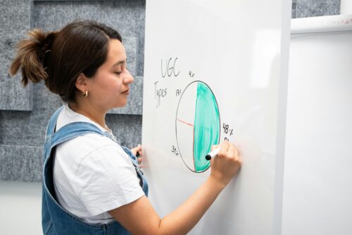 Crear contenido desde casa? Descubre el UGC como tu próxima oportunidad de trabajo remoto.&nbsp;&nbsp;